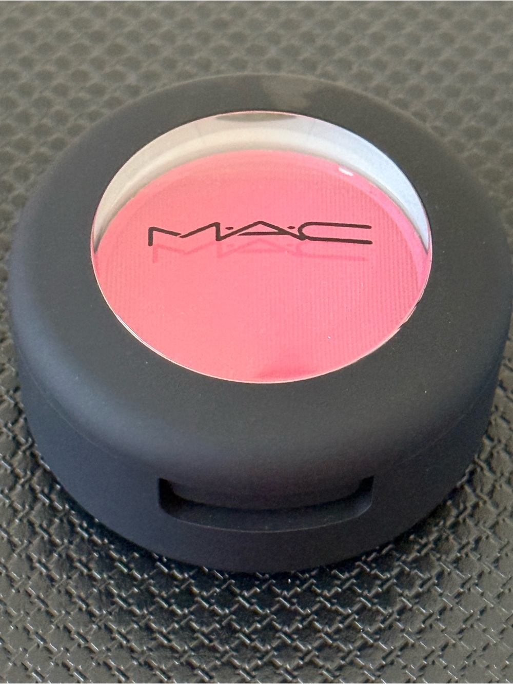 NEW - MAC Cosmetics Fall in Love Powder Kiss Eye Shadow